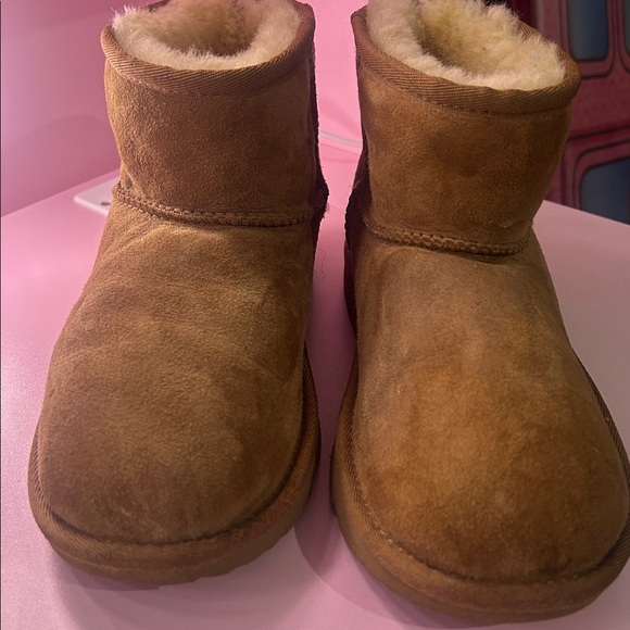 UGG Size 3 Mini Boots - Picture 3 of 4
